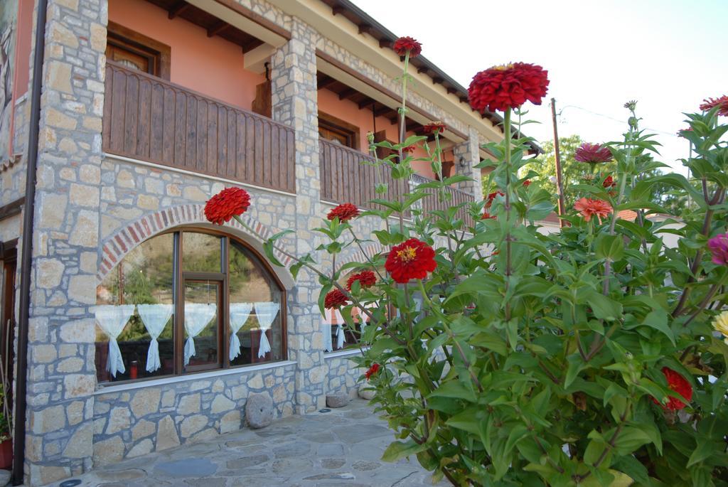 Guesthouse To Spiti Τou Gakou Nestorion Exterior foto